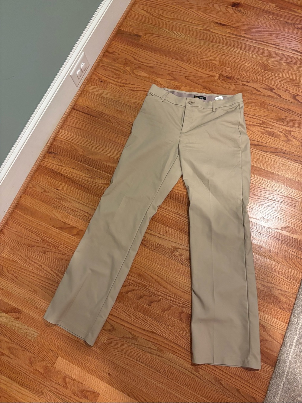 Lee women’s Straight Fit Chino Pants - Khaki